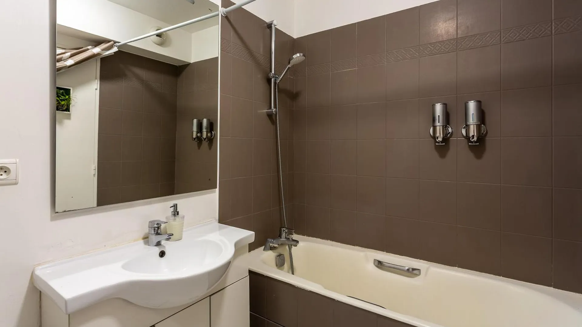 Calme Et Accueillant Metro Charonne Apartamento *